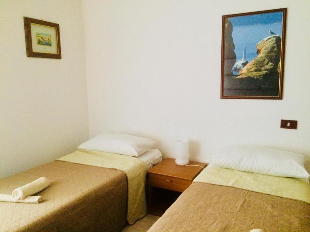 לה מדלנה A Due Passi Rooms מראה חיצוני תמונה
