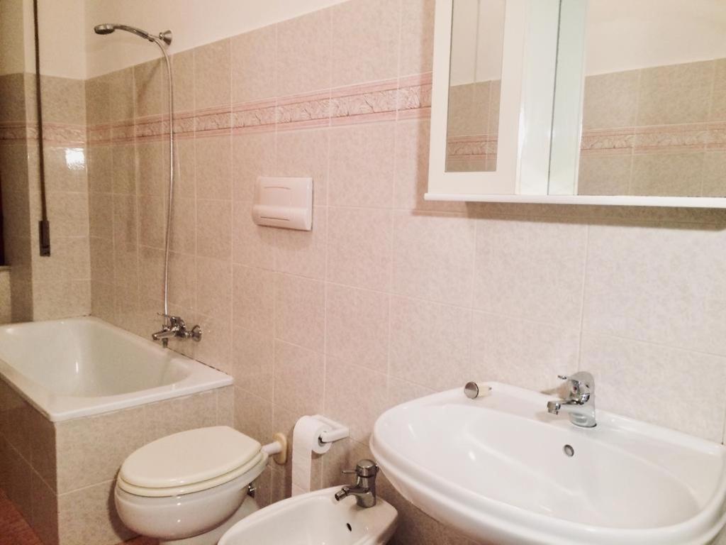 לה מדלנה A Due Passi Rooms מראה חיצוני תמונה